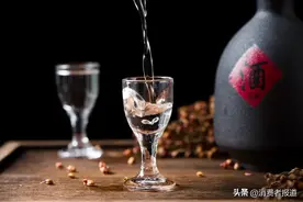 低价假老酒泛滥，有酒款成交数百、上万单，消费者成被割的韭菜图片