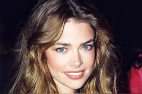 曾经何等火爆性感的好莱坞明星丹尼斯·理查兹，五十刚过竟成这样图片