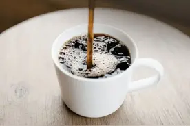 综艺一哥人设崩塌？抛弃16年「糟糠之妻」！到底咋回事？图片