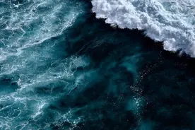 伟大之所以伟大，是因为灭顶的苦难和绝望之中的再生铸就了伟大图片