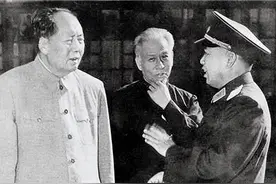 毛主席接待朋友时，发现兜里只剩一根烟，随手一个动作尽显智慧图片