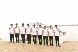 武汉江夏区长江渔政协助巡护队：禁捕主题公园旁 江豚又回来了图片