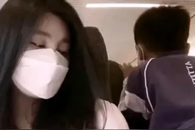 引全网190万人点赞的，小孩高铁“无人管”事件，被男生怒怼。图片