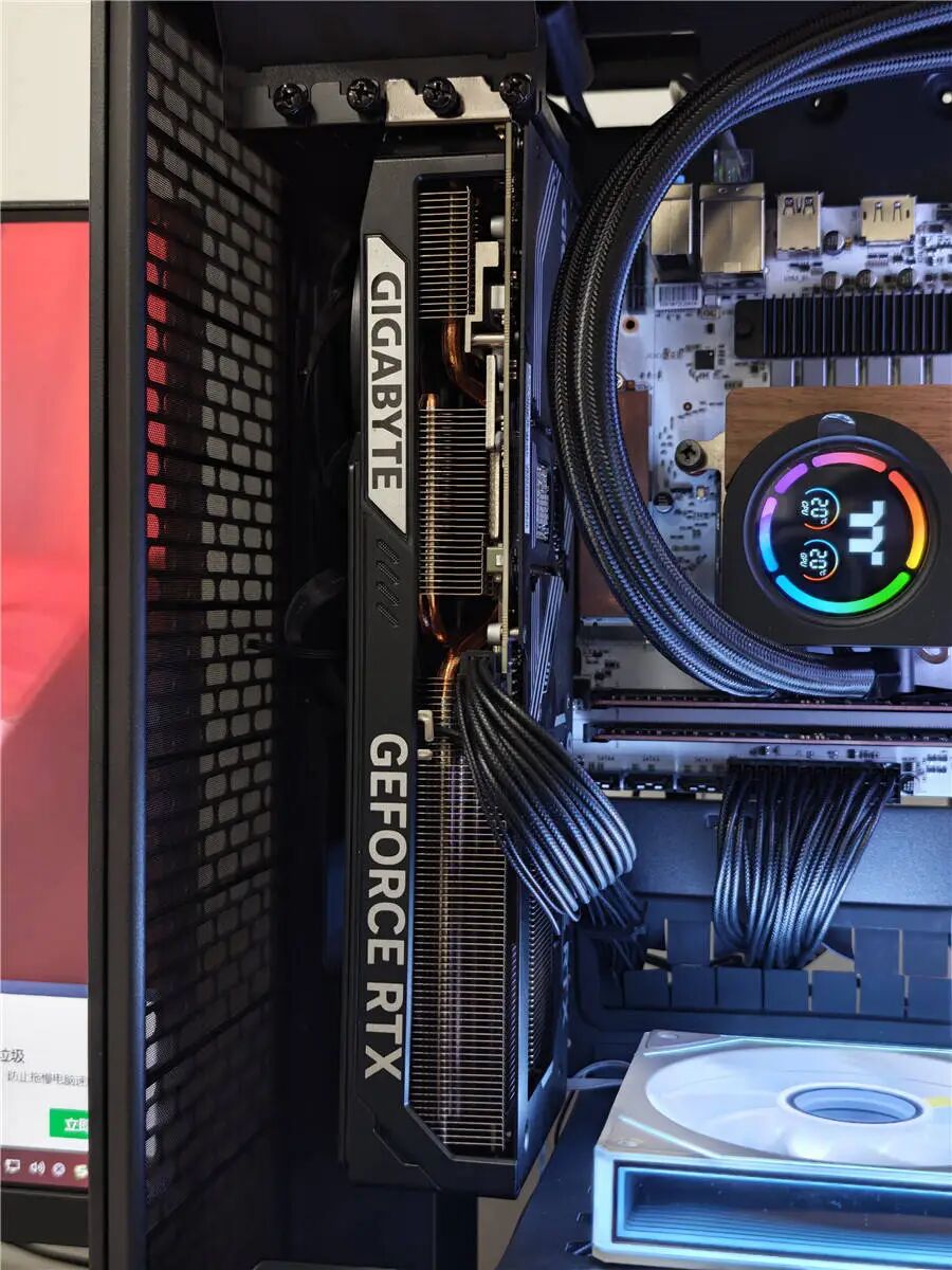 1000出头,新装的TT主机真的很帅,这才是男孩子第一台海景房主机