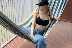 BLACKPINK 朴彩英生活日常照，随性又不失洒脱性感图片