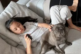 贾乃亮晒父女合照为女儿庆生，10岁甜馨搂着爸爸撒娇，越长越漂亮图片