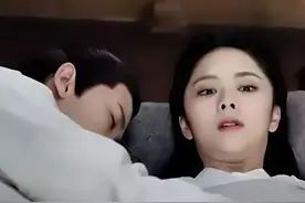 原来“睡觉戏”是这么拍的，真是辛苦演员了！网友：太难了！图片