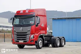 15升大排量，大马力天然气卡车不二之选，乘龙H7 LNG牵引车实拍图片