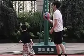 陈晓陪儿子打篮球，5岁小星星眉清目秀像爸爸，双手抱球萌态十足图片