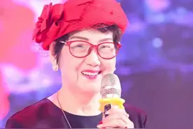 19年前，刚出狱在郑州扫厕所的她，如今已是千万富婆励志高龄网红图片