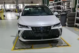 新款丰田亚洲龙实车曝光，换装新前脸，两种外观，中控屏尺寸加大图片