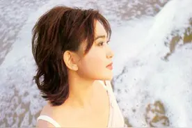 “纯欲天花板”温碧霞：出道40年，身娇颜美，54岁还有吻戏图片