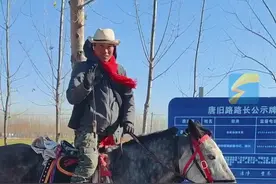 骑马56天1200公里从内蒙回淄博，90后小伙辞外企工作到内蒙学养马图片