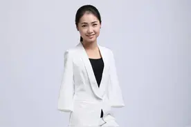 9岁因电击失去双臂，杨佩却靠双脚刺绣改变人生，最终嫁给了真爱图片