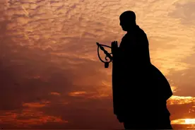 满堂花醉三千客，一剑霜寒十四州——一首诗与一名僧的江湖图片