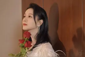 43岁倪虹洁官宣新恋情，大方承认有个儿子，这一次，瞒不住了……图片