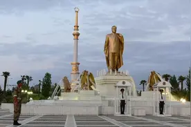 亚洲唯一的一个永久中立国，不用交水电费，汽油每升一毛钱左右图片