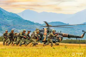 一周精选丨这是长焦镜头下的演训场图片