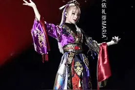 “新”宅男女神诞生：13天超20个热搜，被全网争抢图片