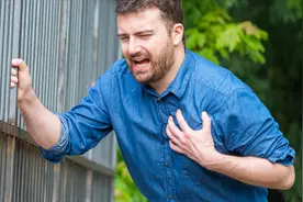 胸前疼痛不一定是“心脏疼”！当心4种疾病惹的祸，教你一招辨别图片