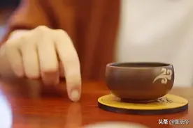 左手倒茶，右手倒酒，这个说法你听过吗？图片