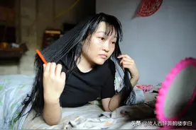 男子照顾瘫痪的前女友，女孩被感动后，决定嫁给男子一起帮忙照顾图片