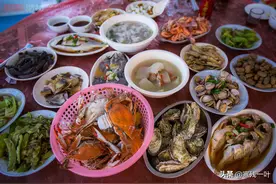 3500块包船出海捕鱼，捞上的海鲜烧了满满两大桌，大家看看值吗？图片