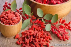 吃枸杞有什么好处，枸杞干吃好，还是泡水好？答案来了图片