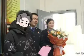 速记手机锁屏上的未接来电，这位中学生立功了！图片