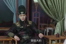 神剧〈锦衣之下〉里任嘉伦吊炸天的坐姿，流量们学起来图片