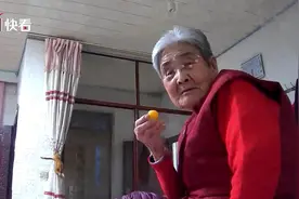 奶奶每天准点守在监控前等孙女下班，“就像小时候把我抱在怀里一样”图片