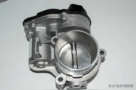 汽车节气门到底是什么东西？到底要不要清洗？图片