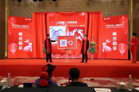 终于买到你——“蓝兔子”《癸卯年》特种邮票在武汉首发图片