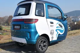 2款带空调的电动三轮车，全封闭，不惧风雨，适合老人代步和接娃图片