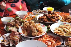 苏州乡村喜宴着实豪横！“16菜4酒”值2万，城里人直呼：真没见过图片