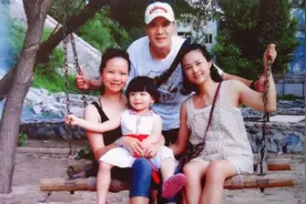 她在继父刘之冰支持下离婚，带着女儿生活，如今怎样了？图片