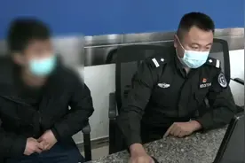 蒙自痴情男子，永远等不到的“她”图片