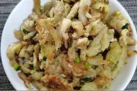 夏季要多吃茄子,搭配一把面条,营养又美味,给肉都不换图片