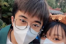 千万网红夫妇官宣“离婚”，从校服到婚纱，却败给了一场“整容”图片