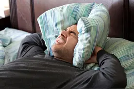 晚上睡觉时为什么总是“嘴发干”？可能是身体发出的信号，莫忽视图片