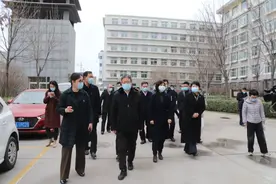 太原市尖草坪区：市委副书记、市政法委书记张韬一行督导检查太原市第六十六中学校复学工作图片