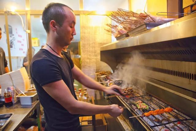 烧烤店暑假让亲戚孩子帮忙，被罚2.5万，官方：雇佣童工，该罚！
