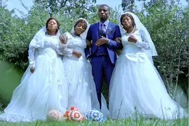 刚果32岁男子同时迎娶三胞胎姐妹引轰动，新娘：我们喜欢分享一切图片