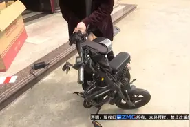 越野车搭档“凤凰”折叠小电驴 “山行”愿望终归泡汤图片