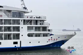 开足马力向“春天”！长江游轮“世纪传奇”号疫情后首航“下扬州”图片