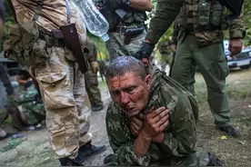 看来普京没说错！继羞辱俄阵亡士兵母亲后，乌军再曝严重虐俘丑闻图片