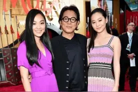 同样是李连杰基因，把黄秋燕和利智女儿一对比，差距就出来了图片