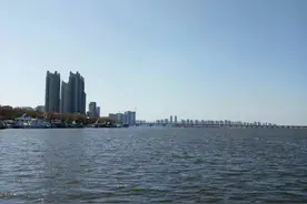 为什么说《钢铁是怎样炼成的》能够激励一代又一代的年青人？图片