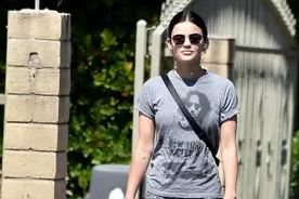 女星露西·海尔现身洛杉矶街头，她有一种恬静的感觉图片