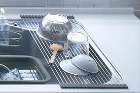 厨房最该丢弃的工具，碗碟沥水篮排第一！霸占空间易发霉，太雷了图片